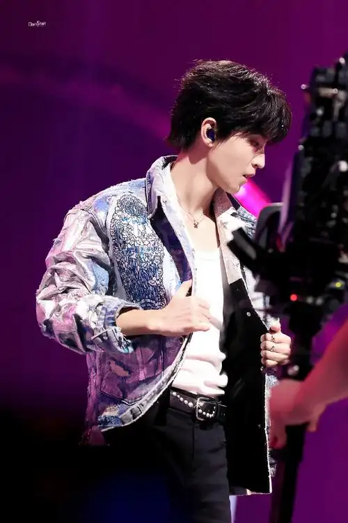 王俊凯江苏卫视跨年