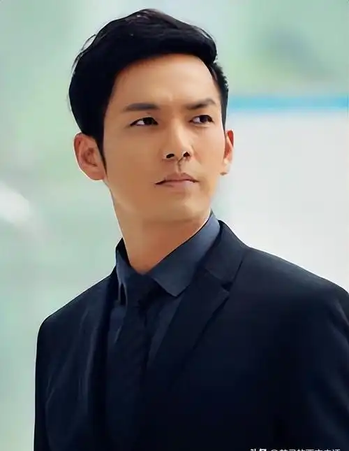 事实证明,"逐渐消失"的钟汉良,已经在另一个圈子里红得发紫