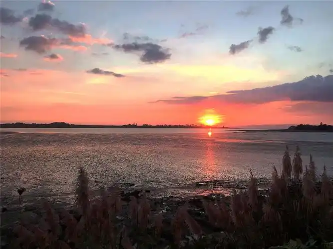 海边的夕阳,一片橙红橙红的