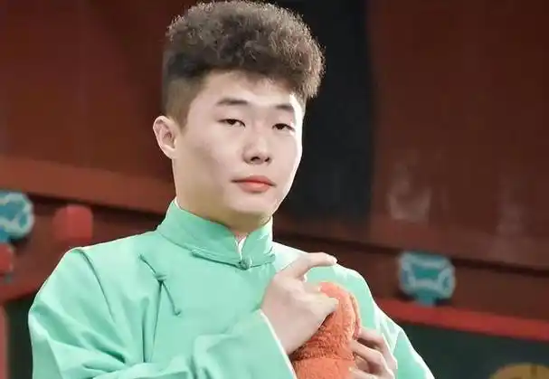 德云社周九良在台上那么冷淡,为什么还那么多人喜欢呢?