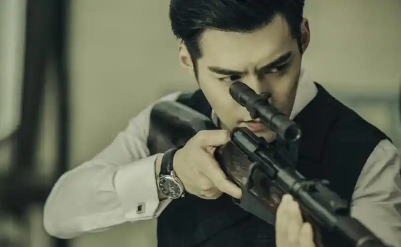 啧啧,男一号严宽,他今年都39岁了啊,依然帅到没朋友.