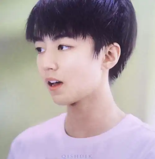 王俊凯超话  永远喜欢十六七岁时期的练习室,湿漉漉的好漂亮  @tfboys