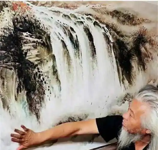 原创薛晓平学画40年不用毛笔用脸蹭是真艺术还是伪大师