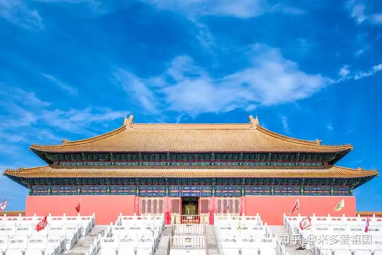 北京名胜古迹众多,有200多处对外开放的旅游景点,包括震惊世界的长城