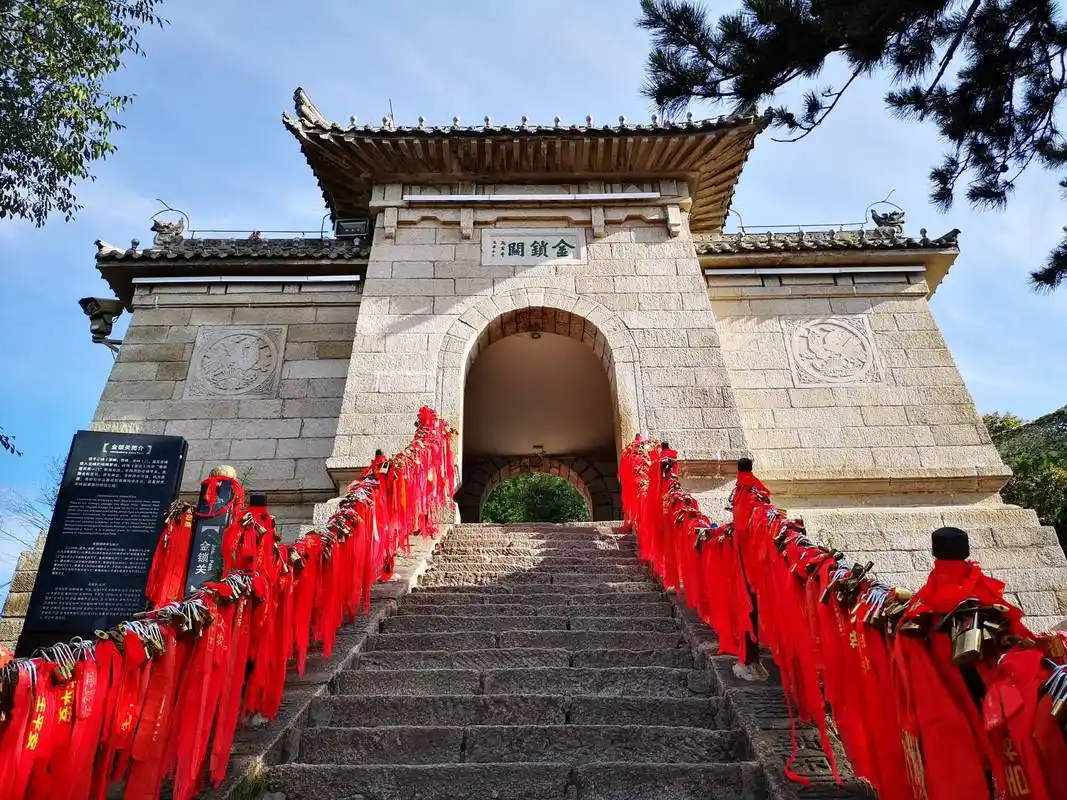 华山海拔最高多少米,登临绝壁,感受天下第一山的壮美与神秘