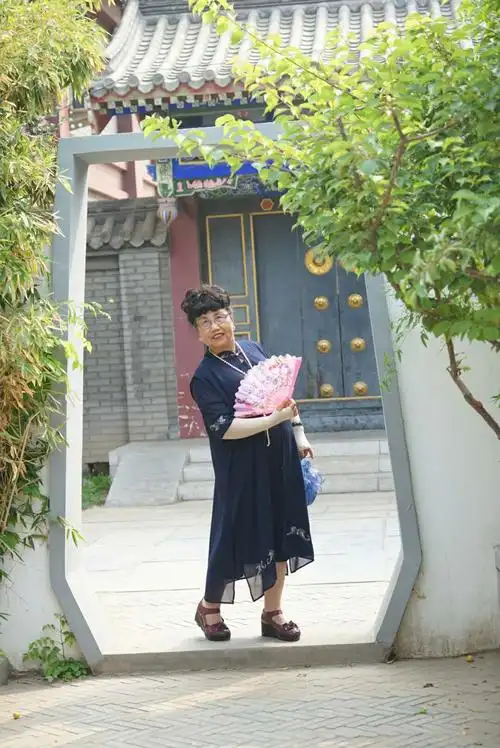 6月21日在西沽公园知青角拍照留念