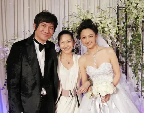 揭秘罗海琼婚纱定制背后的秘密(组图)