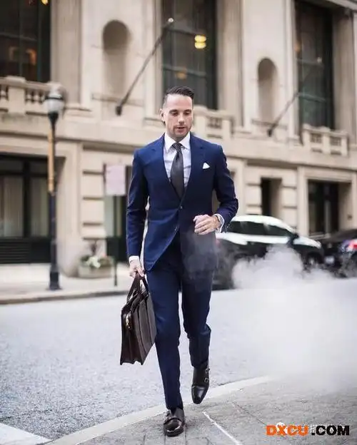 学会西装搭配技巧 商务型男也能穿得干净利落