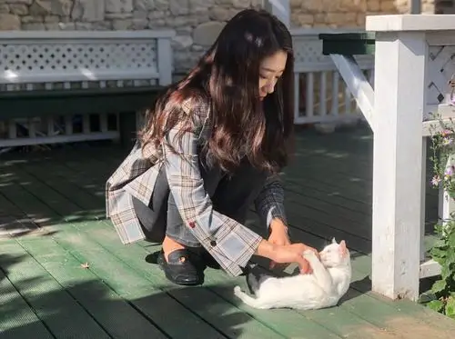 ins高清壁纸头像背景图片素材无水印原图-女神朴信惠ins图集