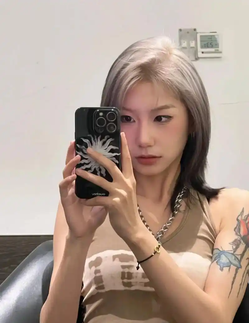 黑白爆顶染反渐变染发爆顶染真是 yyds.黑白爆顶染反渐变染 - 抖音