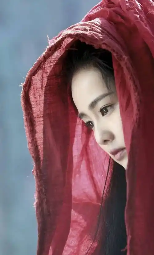 29岁女星白鹿红衣古装造型曝光!唯美可爱,演绎古典与现代融合之美