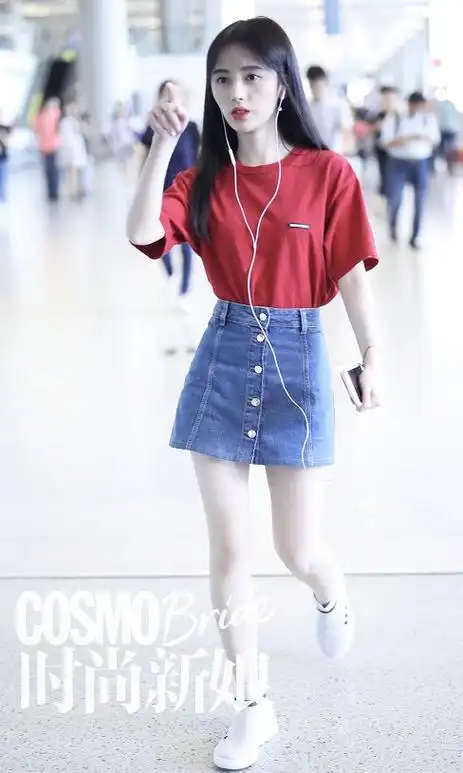 鞠婧祎私服真是小个子穿搭范本!花衬衫配牛仔短裙清新又减龄