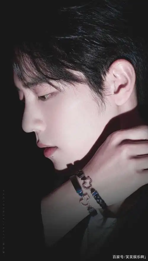 这些侧颜绝美的男演员,有你家爱豆吗
