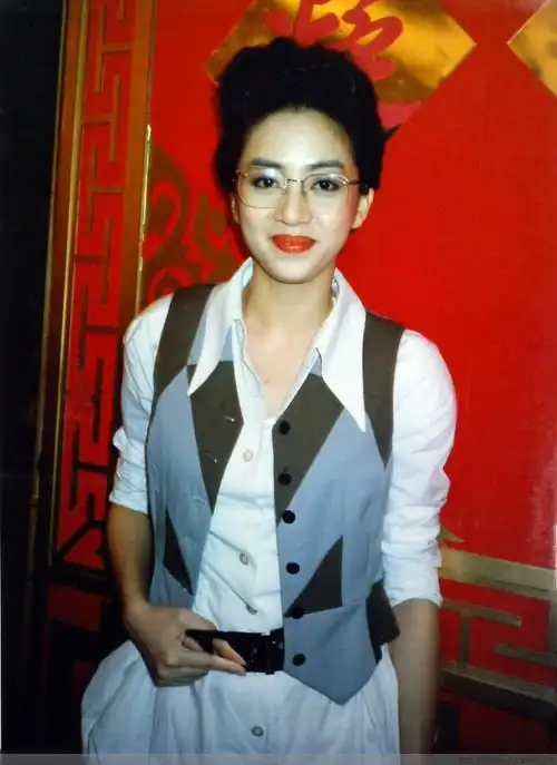 香港乐坛大姐大,百变天后梅艳芳的旧照(独家)