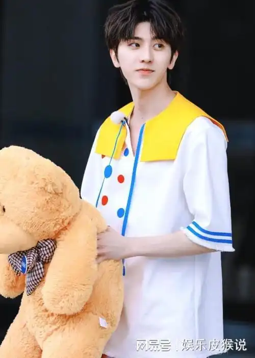 蔡徐坤被打码疑似下线奔跑吧网友力挺他只是谈个恋爱