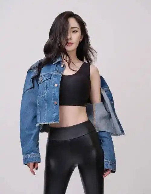 杨幂漫画腰要火了,还要不要人活?_玫瑰_身材_挑战