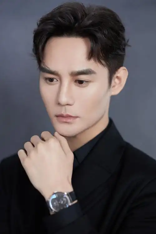 简介:王凯斜领不规则西装写真图片,分享一组王凯图片给大家,图中的