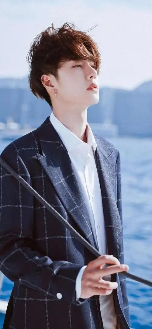 王一博抖音上的最火锁屏壁纸高清