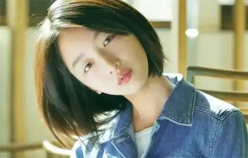 周冬雨的凝视是什么意思什么梗