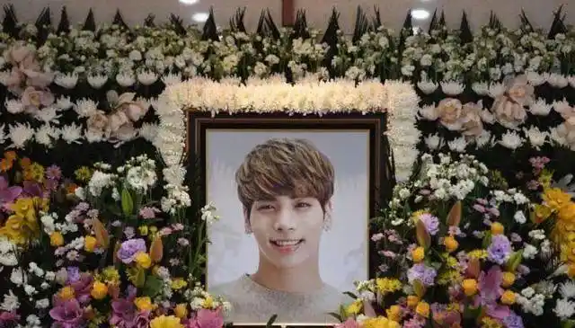 警方报告说,崔雪莉没有留下遗书,她写日记记录自己的感受,最后一页说