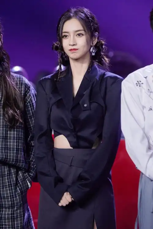 angelababy双丸子头造型##angelababy女团风造型剧照