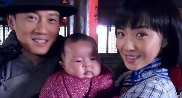 徐洪浩和刘晓洁,两位来自不同艺术领域的人,因为一次巧合而相遇,最终