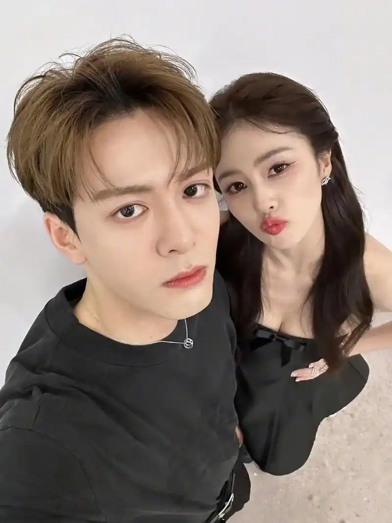 闺蜜合照.#宇日俱曾 #肖宇梁曾舜晞 - 抖音