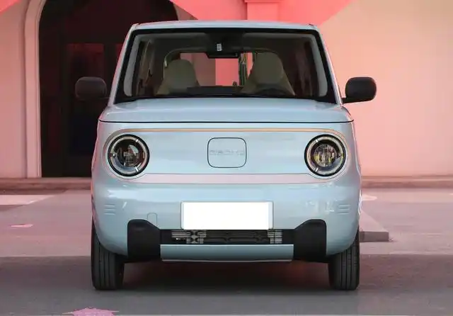 外形可爱的微型纯电动车,市场一直非常坚挺,主要就是代步比较方便