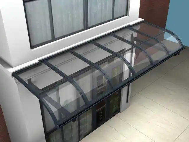 湖北孝感:阳台搭建玻璃雨棚,遭城管强拆?真是违建?证据不足!