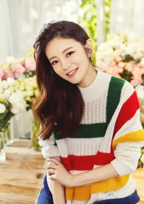 老公再次出事后,安以轩依旧保持沉默,10亿身价被蒸发