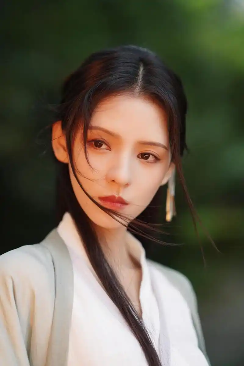 张予曦:一个多才多艺的女演员 张予曦是一个多才多艺的女演员,她的