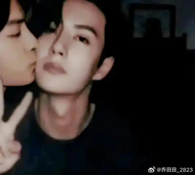 uniq-王一博 @肖战 能不能就分手一分钟,我想看吻照# - 抖音