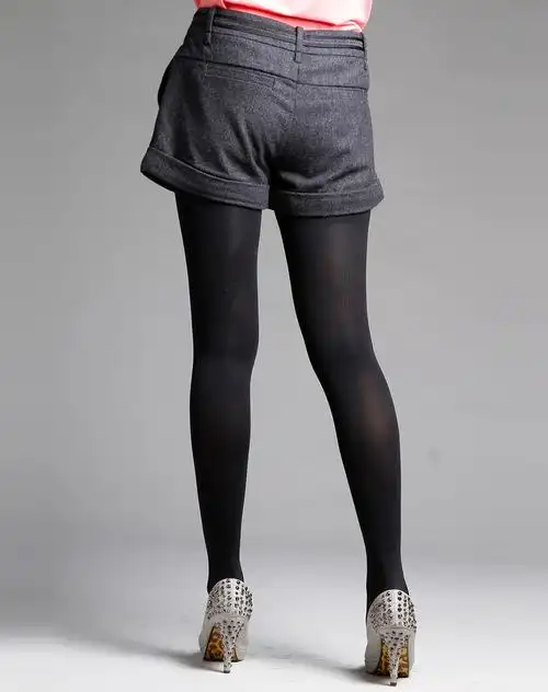 深灰色暗纹休闲短裤