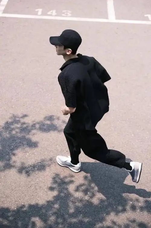 白敬亭拍照怎么能这么好看!_镜头_示范_背影