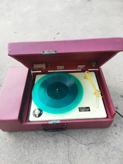 闲鱼号古雅古玩店 微信号aoeyu7200114 六七八十年代留声机,怀旧收藏