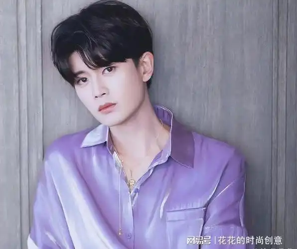 任嘉伦兰贺绯闻愈演愈烈两人亲昵合影曝光网友无风不起浪