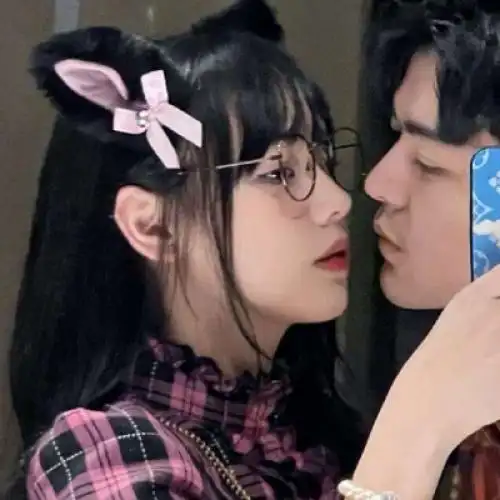 低调的情侣头像真人版一见倾心我要亲吻你