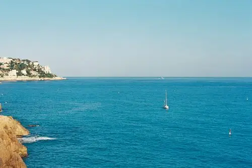 在南法,这个夏天的一些海-下水道小姐