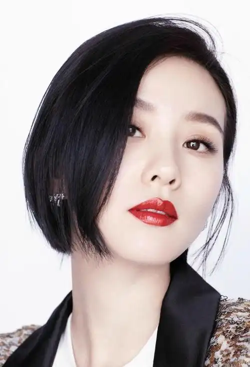 首页 图片大全 明星 刘诗诗烟熏短发百变风格写真图片 (6/ 8) 2017-11