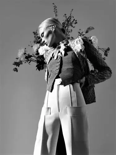 夏日的忧郁-《 vogue》杂志中国版,赋予诗意的女性风格