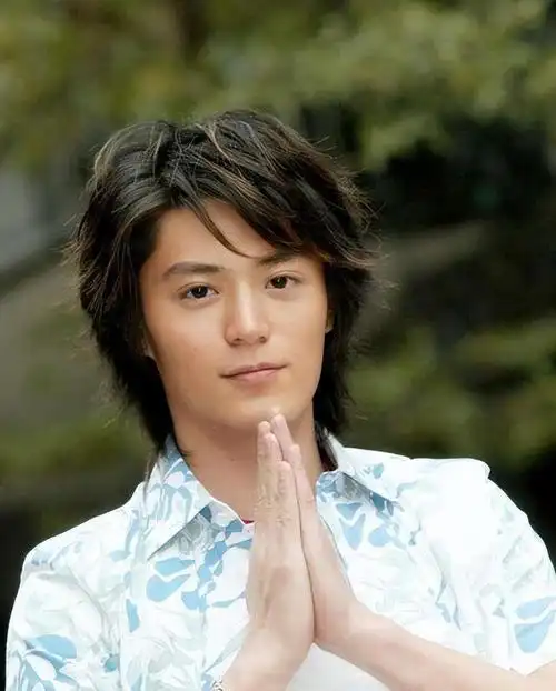 霍建华的经历提醒着我们,明星的职业发展受到多方面因素影响,需要