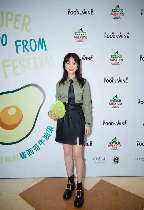 谭松韵真会装美,苹果头 空气刘海俏皮可爱,完全看不出快30岁_时尚