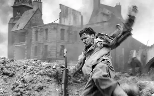 《你杀不死一只老狐狸》:绝境中突围的战地传奇