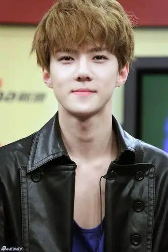 求吴世勋笑起来的照片