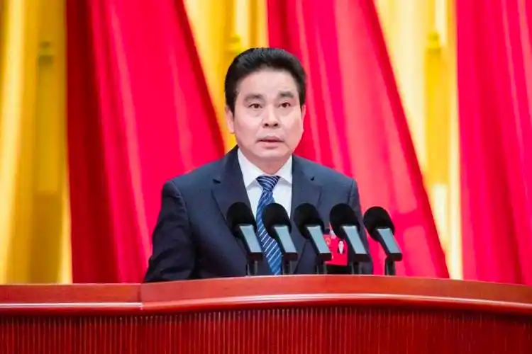 周益川向大会作区人大常委会工作报告2021年是实施"十四五"规划和二〇