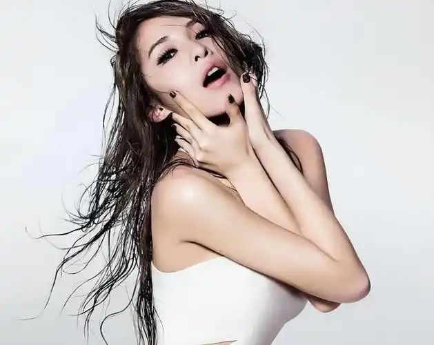 萧亚轩:撩男达人还是情感弄潮儿?