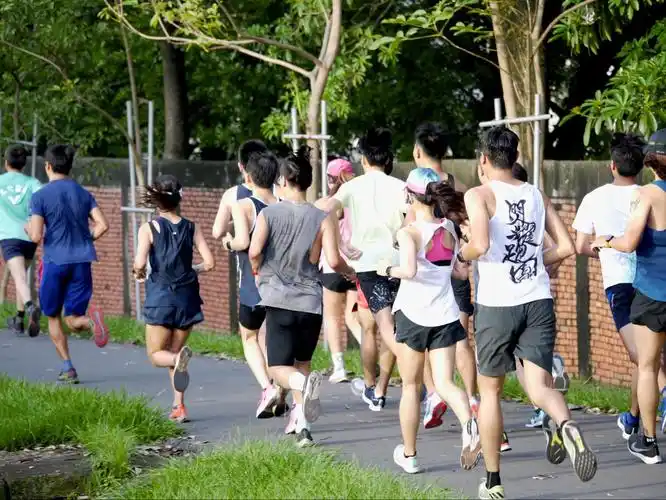 从几个人,跑出一群人.闪耀跑团人气逐渐累积.