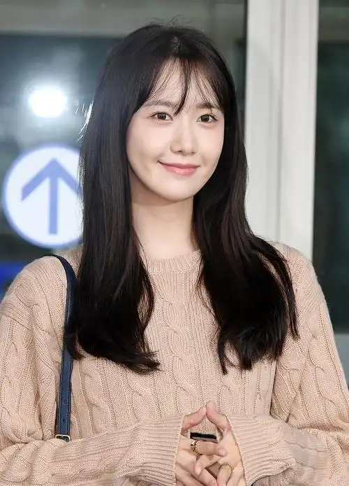 林允儿机场新闻图