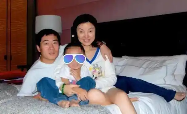 唱《常回家看看》的陈红,经历了丈夫背叛,如今坦然,直播带货