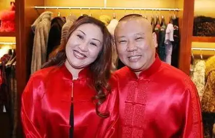 胡中惠身价过亿在日本做什么现任老公是谁胡中惠与现任老公合影